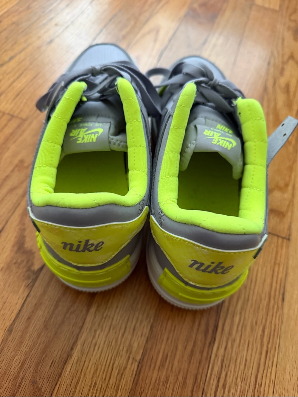 Nike NIKE Air Force 1 Atmosphere Grey and Neon Yellow Low-Top Sneakers
